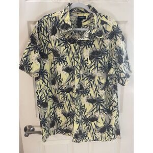 Croft and‎ Barrow Men's Short Sleeve Button Up Hawaiian Shirt Pineapples XL